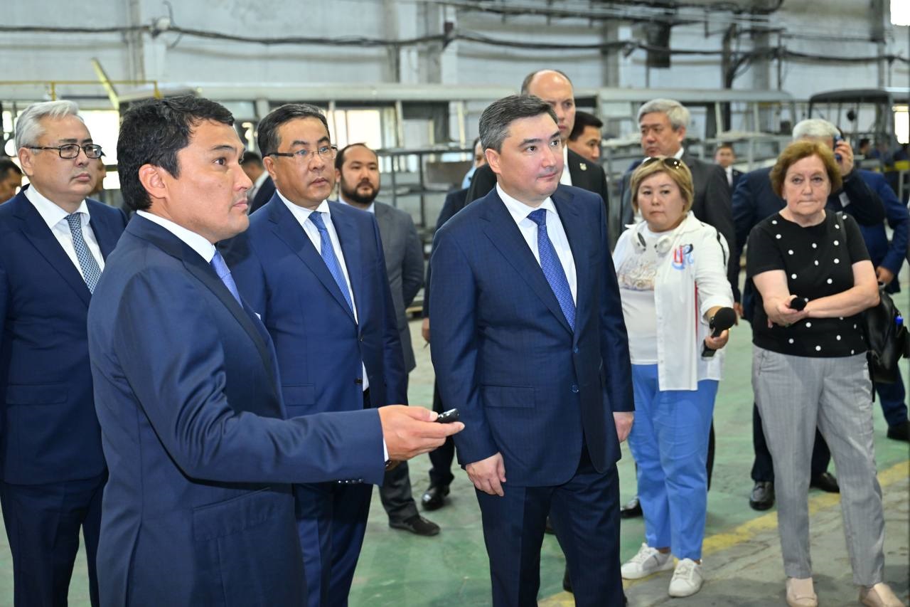 Глава Правительства посетил ТОО «ПК «Цементный завод Семей»