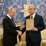 Путин передал Токаеву наградной лист его отца