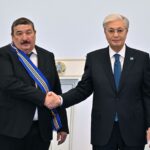 Орденом «Барыс» І степени награжден председатель правления ТОО «Бакырчикское горнодобывающее предприятие» Кенбеийл Исаев