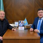 Аким области встретился с писателем Ролланом Сейсенбаевым