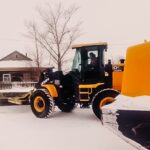 В Бородулихинском и Бескарагайском районах проводятся работы по очистке дорог от снега