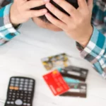 Как мошенники воруют деньги с помощью новогодних открыток и «общих фото»