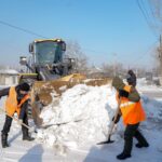 В Семее продолжаются работы по вывозу снега
