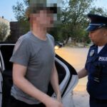 Полицейские Семея привлекли к ответственности мужчину, устроившего скандал в подъезде